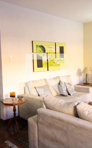 Casa à venda com 332m², 4 quartos e 2 vagasSala