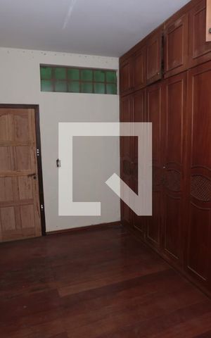 Casa à venda com 577m², 4 quartos e 4 vagasCloset da suíte