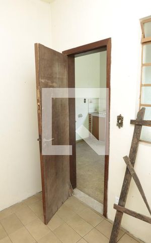 Casa à venda com 577m², 4 quartos e 4 vagasQuarto de Serviço