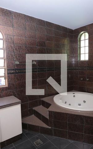 Casa à venda com 577m², 4 quartos e 4 vagasBanheiro da Suíte