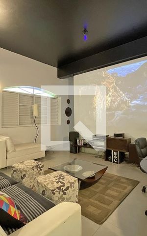 Casa de condomínio à venda com 500m², 3 quartos e 6 vagasSala de TV