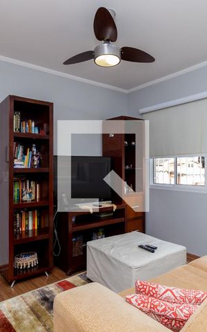 Casa à venda com 170m², 3 quartos e 4 vagas Casa à venda com 170m², 3 quartos e 4 vagasSala de TV