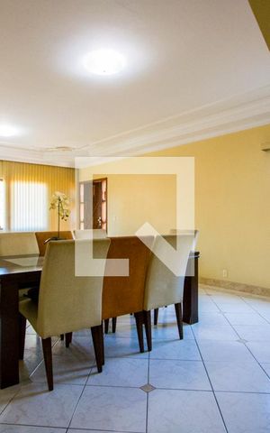 Casa à venda com 288m², 3 quartos e 5 vagas Casa à venda com 288m², 3 quartos e 5 vagasSala