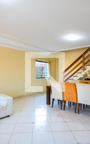 Casa à venda com 288m², 3 quartos e 5 vagas Casa à venda com 288m², 3 quartos e 5 vagasSala