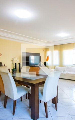 Casa à venda com 288m², 3 quartos e 5 vagas Casa à venda com 288m², 3 quartos e 5 vagasSala