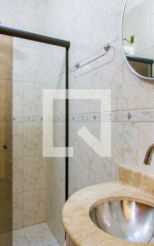 Casa à venda com 288m², 3 quartos e 5 vagas Casa à venda com 288m², 3 quartos e 5 vagasBanheiro social