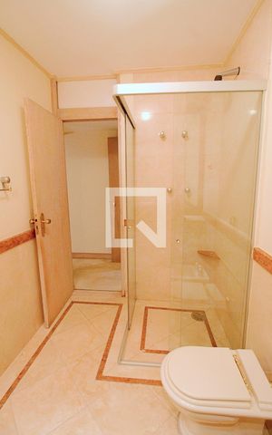 Apartamento para alugar com 550m², 3 quartos e 3 vagas Apartamento para alugar com 550m², 3 quartos e 3 vagasBanheiro da Suíte 2