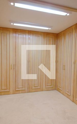 Apartamento para alugar com 550m², 3 quartos e 3 vagas Apartamento para alugar com 550m², 3 quartos e 3 vagasCloset