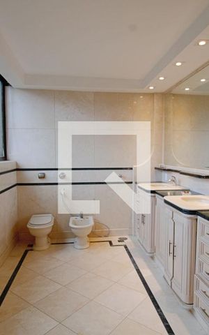 Apartamento para alugar com 550m², 3 quartos e 3 vagas Apartamento para alugar com 550m², 3 quartos e 3 vagasBanheiro da Suíte 1