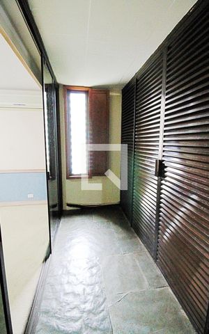 Apartamento para alugar com 550m², 3 quartos e 3 vagas Apartamento para alugar com 550m², 3 quartos e 3 vagasVaranda da suite