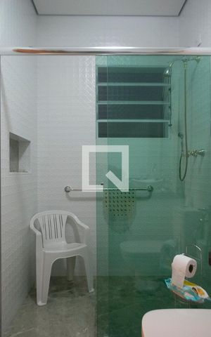 Casa à venda com 230m², 3 quartos e 2 vagas Casa à venda com 230m², 3 quartos e 2 vagasBanheiro Quarto 2