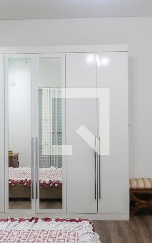 Casa à venda com 230m², 3 quartos e 2 vagas Casa à venda com 230m², 3 quartos e 2 vagasQuarto 1