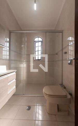 Casa à venda com 200m², 4 quartos e 4 vagas Casa à venda com 200m², 4 quartos e 4 vagasBanheiro da Suíte