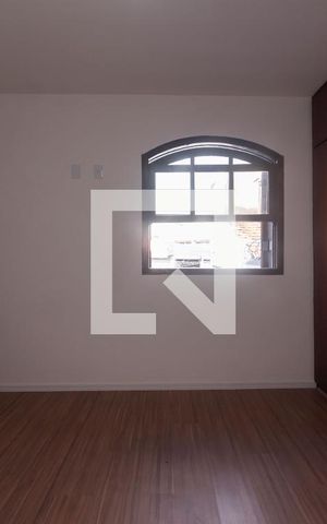 Casa à venda com 200m², 4 quartos e 4 vagas Casa à venda com 200m², 4 quartos e 4 vagasSuíte