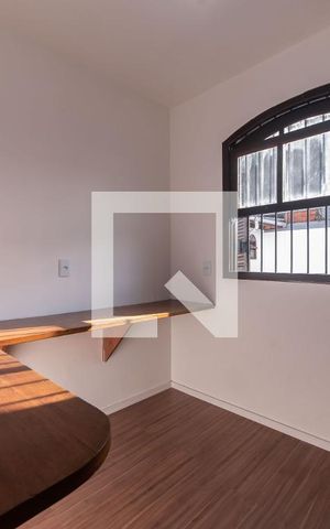 Casa à venda com 200m², 4 quartos e 4 vagas Casa à venda com 200m², 4 quartos e 4 vagasEscritório