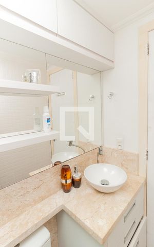 Apartamento à venda com 60m², 2 quartos e 1 vaga Apartamento à venda com 60m², 2 quartos e 1 vagaBanheiro
