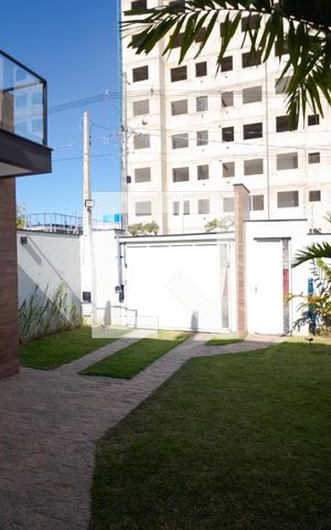 Casa à venda com 200m², 3 quartos e 2 vagas Casa à venda com 200m², 3 quartos e 2 vagasQuintal