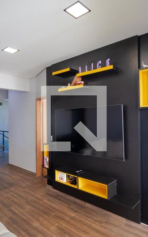 Casa à venda com 200m², 3 quartos e 2 vagas Casa à venda com 200m², 3 quartos e 2 vagasSala de TV