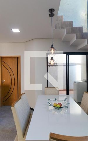 Casa à venda com 200m², 3 quartos e 2 vagas Casa à venda com 200m², 3 quartos e 2 vagasSala de Jantar