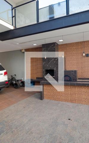 Casa à venda com 200m², 3 quartos e 2 vagas Casa à venda com 200m², 3 quartos e 2 vagasChurrasqueira