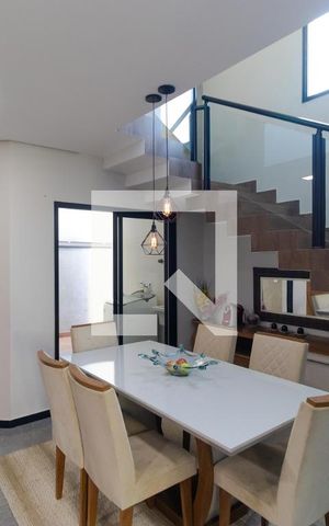 Casa à venda com 200m², 3 quartos e 2 vagas Casa à venda com 200m², 3 quartos e 2 vagasSala de Jantar