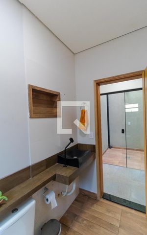 Casa à venda com 200m², 3 quartos e 2 vagas Casa à venda com 200m², 3 quartos e 2 vagasBanheiro