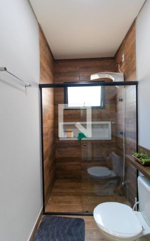 Casa à venda com 200m², 3 quartos e 2 vagas Casa à venda com 200m², 3 quartos e 2 vagasBanheiro