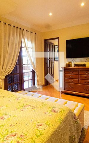Casa para alugar com 670m², 4 quartos e 4 vagas Casa para alugar com 670m², 4 quartos e 4 vagasQuarto 1 - Suíte
