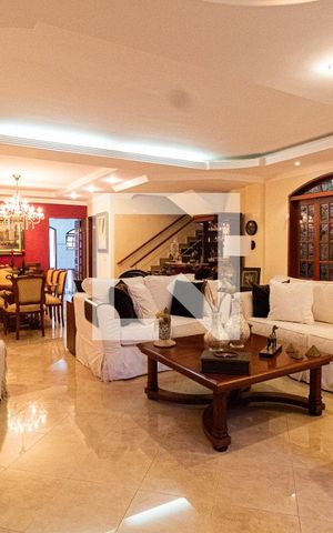 Casa para alugar com 670m², 4 quartos e 4 vagas Casa para alugar com 670m², 4 quartos e 4 vagasSala