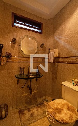 Casa para alugar com 670m², 4 quartos e 4 vagas Casa para alugar com 670m², 4 quartos e 4 vagasLavabo