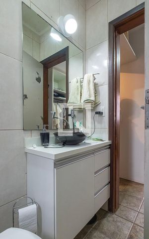 Casa à venda com 300m², 5 quartos e 2 vagas Casa à venda com 300m², 5 quartos e 2 vagasSuíte - Banheiro 1