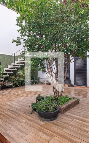 Casa à venda com 300m², 5 quartos e 2 vagas Casa à venda com 300m², 5 quartos e 2 vagasQuintal
