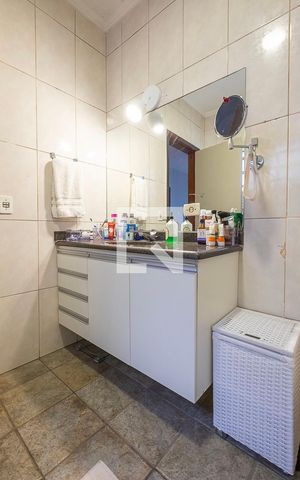 Casa à venda com 300m², 5 quartos e 2 vagas Casa à venda com 300m², 5 quartos e 2 vagasBanheiro