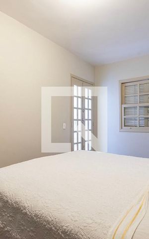 Casa à venda com 300m², 5 quartos e 2 vagas Casa à venda com 300m², 5 quartos e 2 vagasSuíte