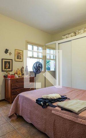 Casa à venda com 300m², 5 quartos e 2 vagas Casa à venda com 300m², 5 quartos e 2 vagasQuarto 4
