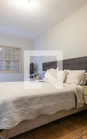 Casa à venda com 300m², 5 quartos e 2 vagas Casa à venda com 300m², 5 quartos e 2 vagasSuíte