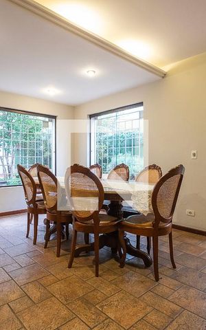 Casa à venda com 300m², 5 quartos e 2 vagas Casa à venda com 300m², 5 quartos e 2 vagasSala de Jantar