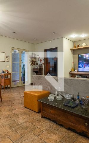 Casa à venda com 300m², 5 quartos e 2 vagas Casa à venda com 300m², 5 quartos e 2 vagasSala