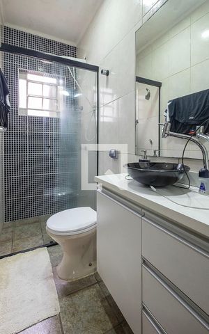 Casa à venda com 300m², 5 quartos e 2 vagas Casa à venda com 300m², 5 quartos e 2 vagasSuíte - Banheiro 1
