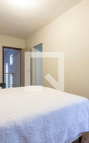 Casa à venda com 300m², 5 quartos e 2 vagas Casa à venda com 300m², 5 quartos e 2 vagasSuíte
