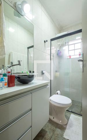 Casa à venda com 300m², 5 quartos e 2 vagas Casa à venda com 300m², 5 quartos e 2 vagasSuíte - Banheiro 2