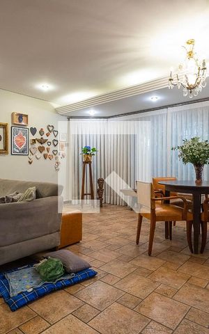 Casa à venda com 300m², 5 quartos e 2 vagas Casa à venda com 300m², 5 quartos e 2 vagasSala