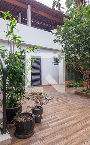 Casa à venda com 300m², 5 quartos e 2 vagas Casa à venda com 300m², 5 quartos e 2 vagasQuintal