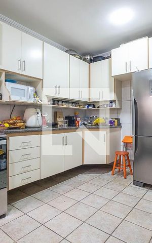 Casa à venda com 300m², 5 quartos e 2 vagas Casa à venda com 300m², 5 quartos e 2 vagasCozinha