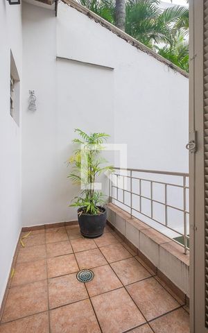Casa à venda com 300m², 5 quartos e 2 vagas Casa à venda com 300m², 5 quartos e 2 vagasSuíte - Varanda