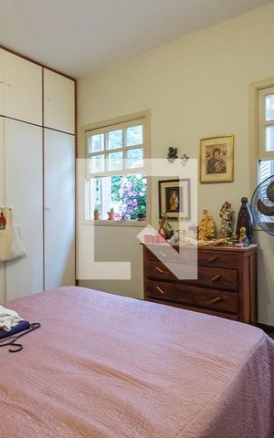 Casa à venda com 300m², 5 quartos e 2 vagas Casa à venda com 300m², 5 quartos e 2 vagasQuarto 4
