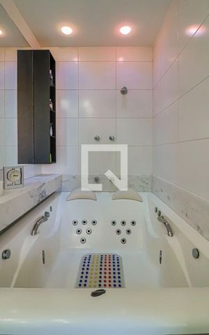 Apartamento para alugar com 297m², 3 quartos e 4 vagas2 Pavimento - Banheiro do Quarto 3 Suíte