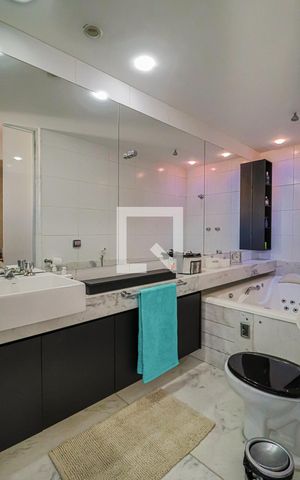 Apartamento para alugar com 297m², 3 quartos e 4 vagas2 Pavimento - Banheiro do Quarto 3 Suíte