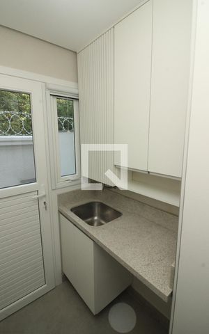 Apartamento à venda com 167m², 3 quartos e 1 vaga Apartamento à venda com 167m², 3 quartos e 1 vagaÁrea de Serviço