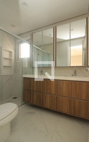 Apartamento à venda com 167m², 3 quartos e 1 vaga Apartamento à venda com 167m², 3 quartos e 1 vagaBanheiro da Suíte